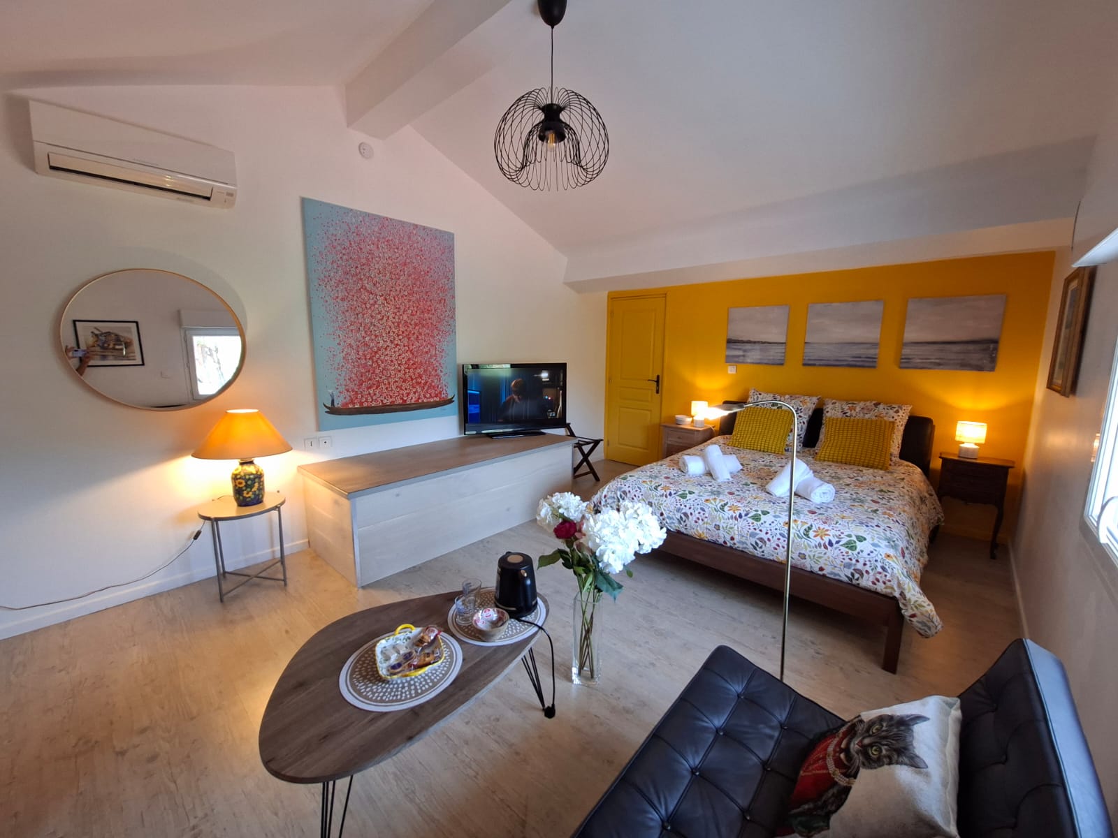 Chambre L'Euryops des Albères — suite parentale avec piscine privée, vacances romantiques Roussillon Pyrénées-Orientales